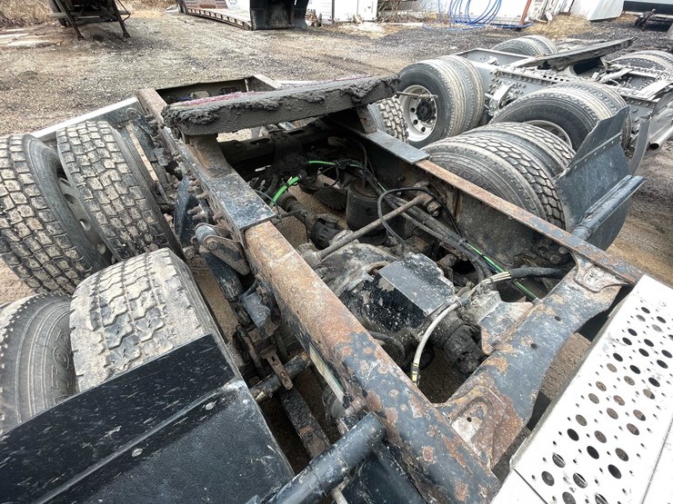 #238-•-2007-freightliner-semi-tractor-(title-in-delay)-(denmark,-wi)-image-33