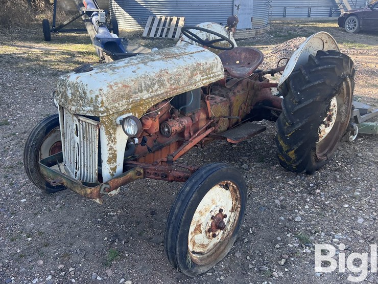 1951-ford-8n-image-1