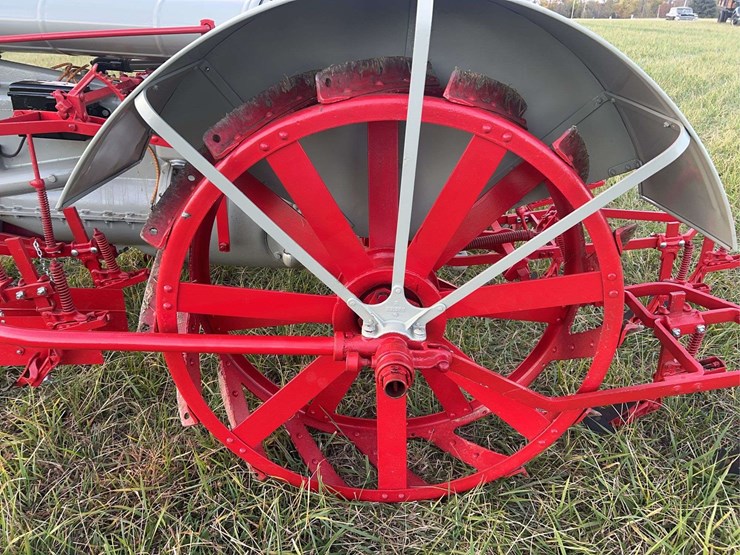 1927-fordson-tractor-image-56