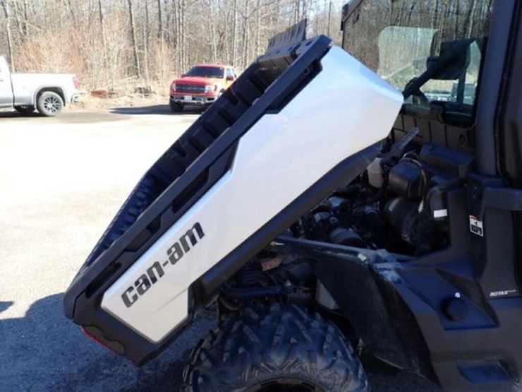 2021-can-am-defender-limited-hd10-4x4-side-by-side-image-38