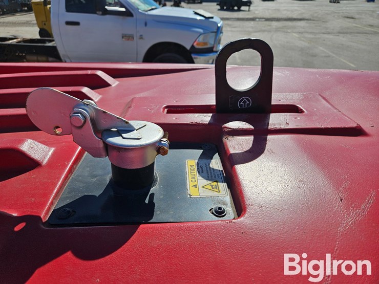 2022-massey-ferguson-730-image-11