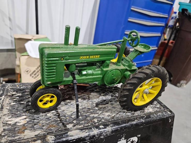 #988-•-john-deere-model-a-1/16-die-cast-toy-tractor-image-1