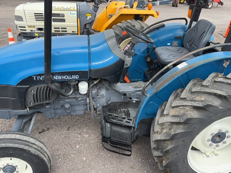 new-holland-tn65-image-15