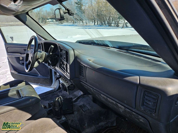 2005-chevrolet-silverado-2500hd-image-28