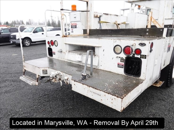 2003-freightliner-fl80-image-45