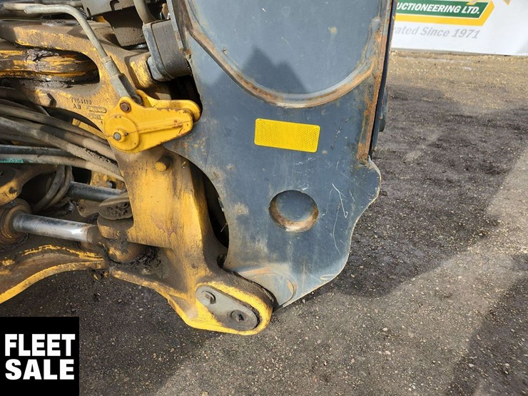 2014-deere-410k-image-40