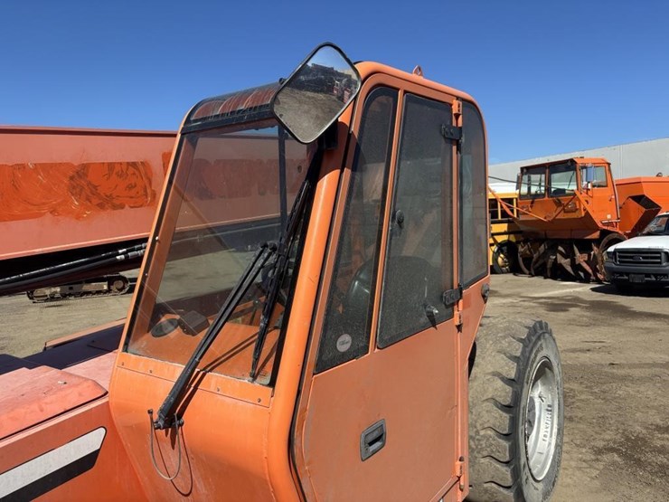 2014-jlg-8042-image-25