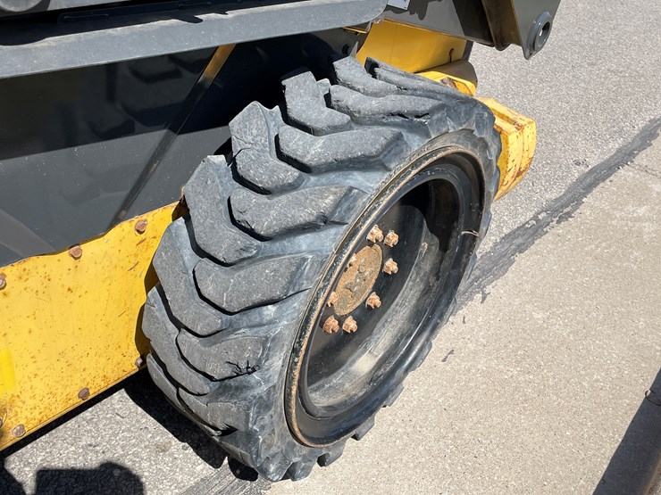 2006-new-holland-l170-image-13