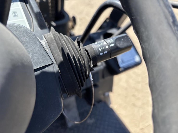 2011-nissan-mcp1f2a25lv-image-22