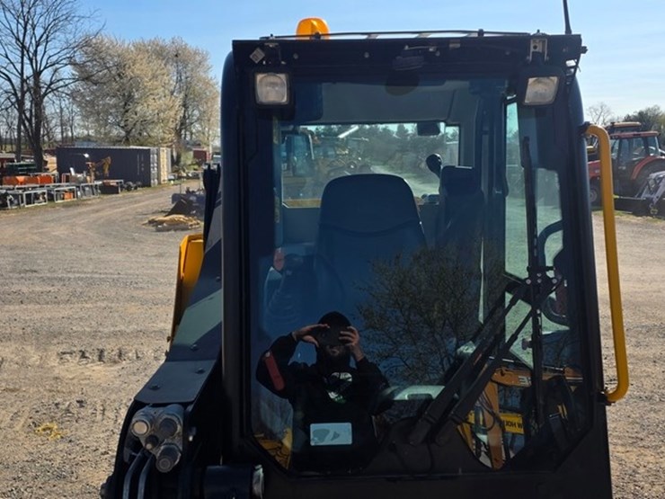 2024-jcb-215-image-37