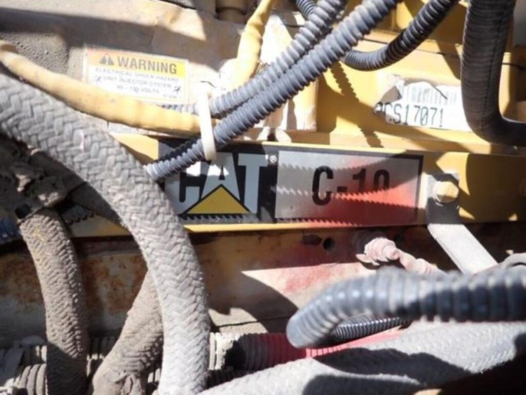 2001-freightliner-fld112-image-23