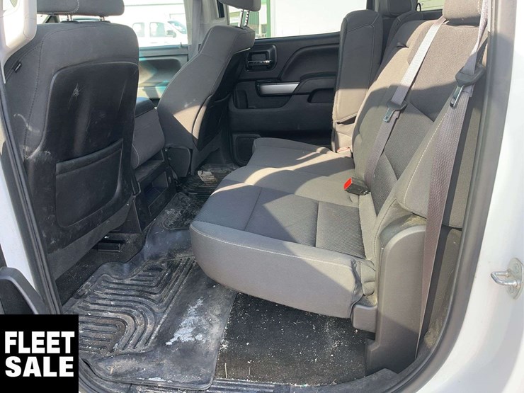 2015-chevrolet-silverado-2500hd-image-15