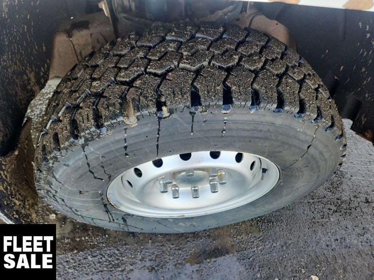 2015-chevrolet-silverado-3500hd-image-11