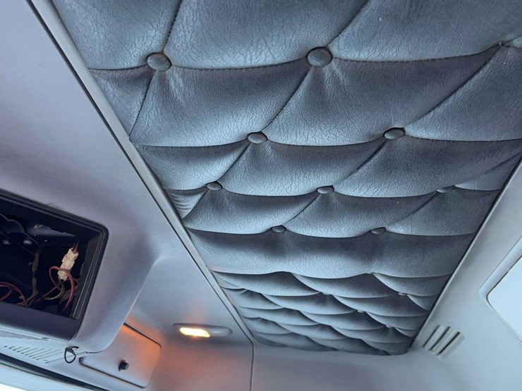 2015-freightliner-122sd-image-10