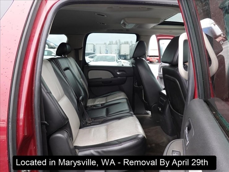 2007-chevrolet-suburban-image-2