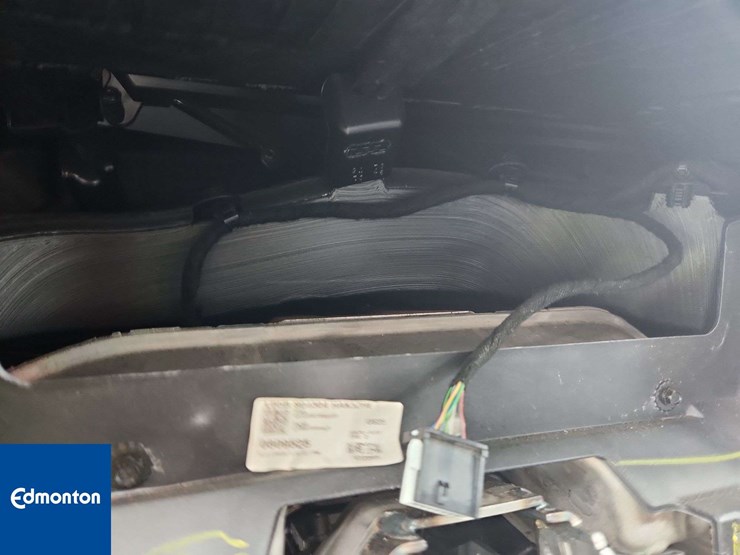 2020-ford-explorer-image-21