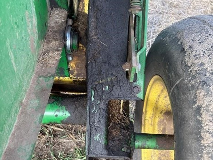 john-deere-335-image-5