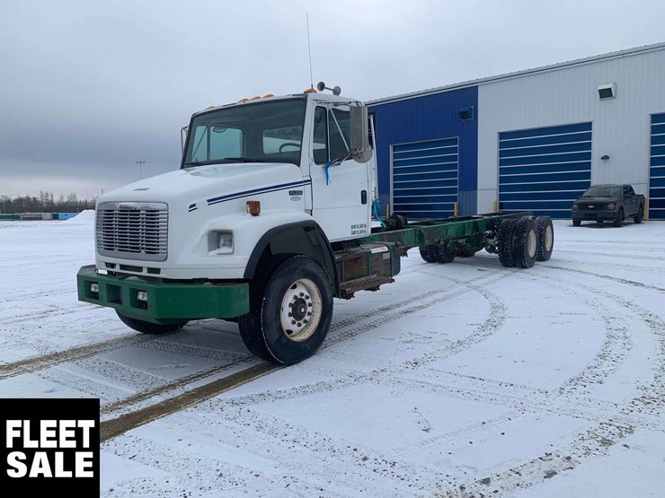 2003-freightliner-fl106-image-1
