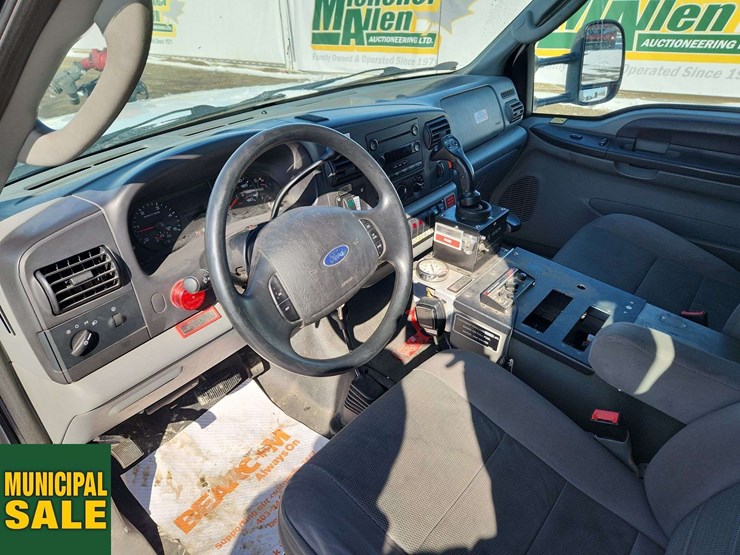 2005-ford-f550-image-15