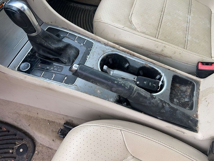 2014-volkswagen-passat-tdi-image-50