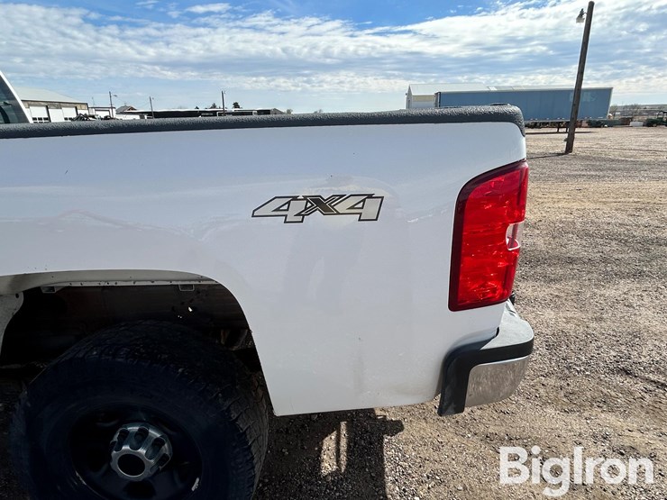 2010-chevrolet-silverado-2500-image-19