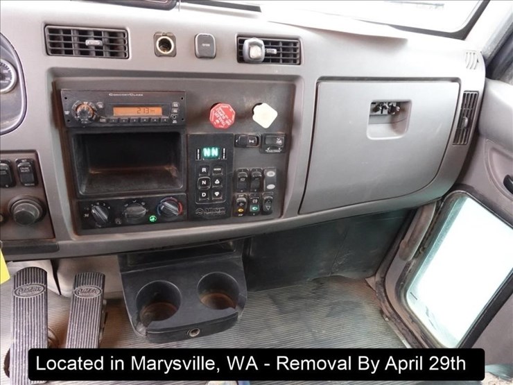 2011-peterbilt-348-image-31