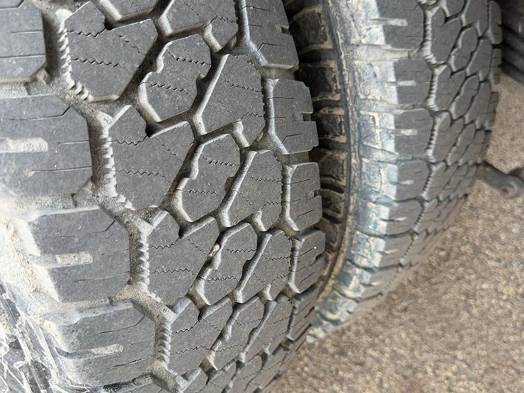 2021-ford-f350-xl-image-14