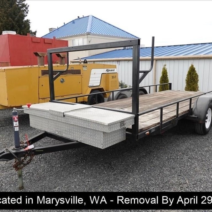 1984 UTILITY FLATBED