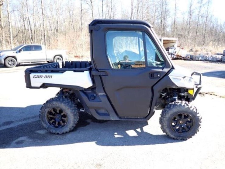 2021-can-am-defender-limited-hd10-4x4-side-by-side-image-4