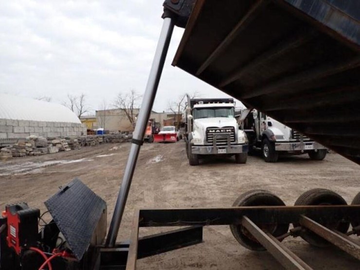 2017-miska-14-ft-tri/a-dump-trailer-image-32