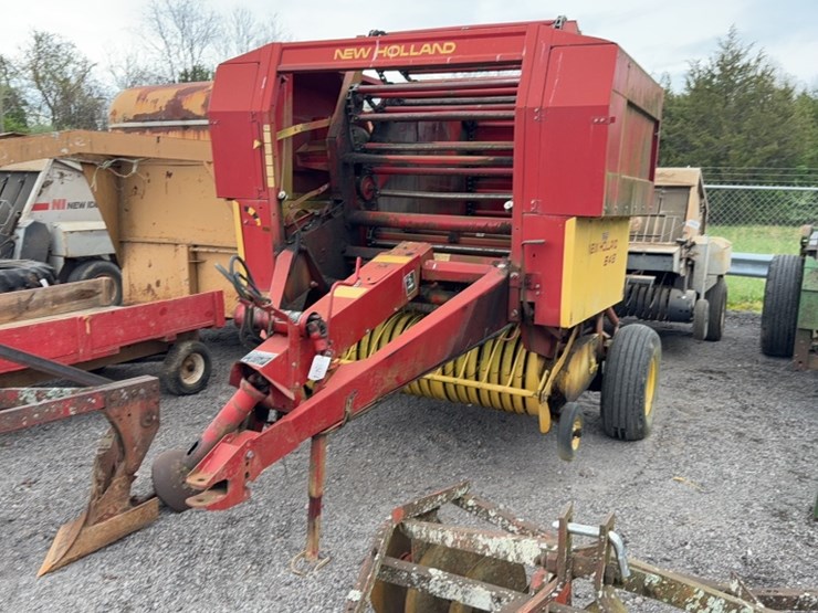 new-holland-848-image-1