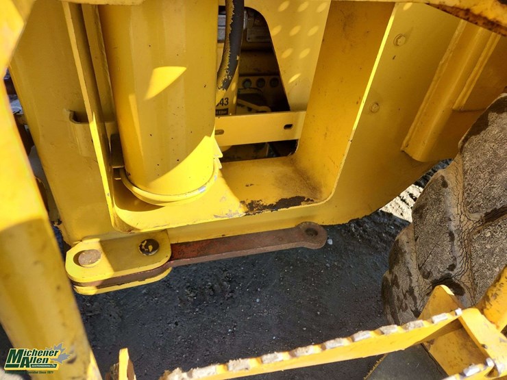 2005-caterpillar-924g-image-40