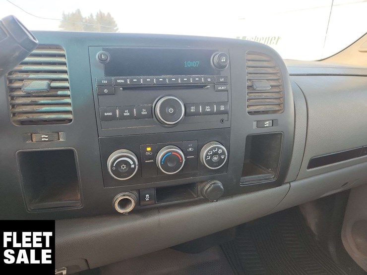 2013-chevrolet-silverado-1500-image-21