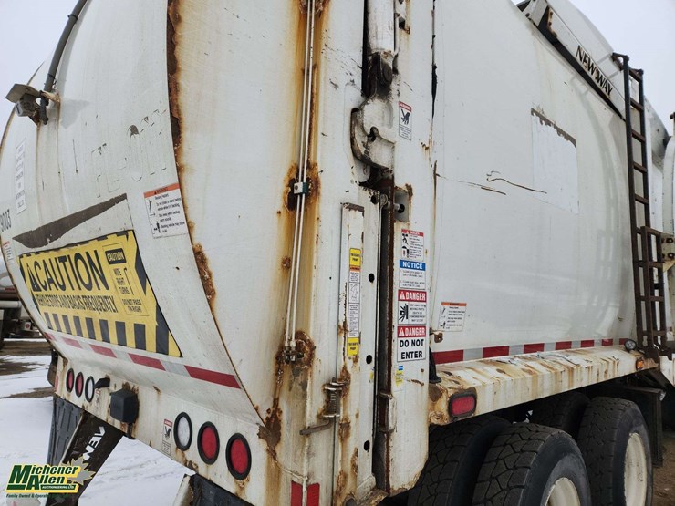 2019-peterbilt-520-image-23