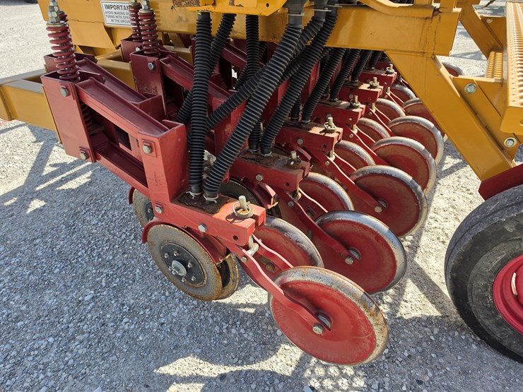 2016-haybuster-107c-image-12