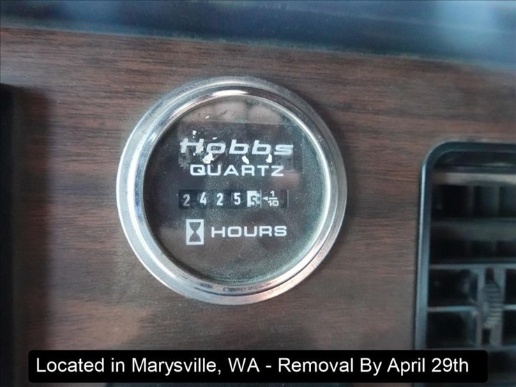 2000-freightliner-fld120-image-22