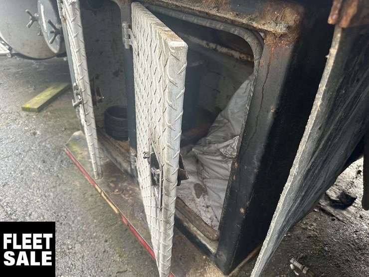 2005-kenworth-t800-image-16