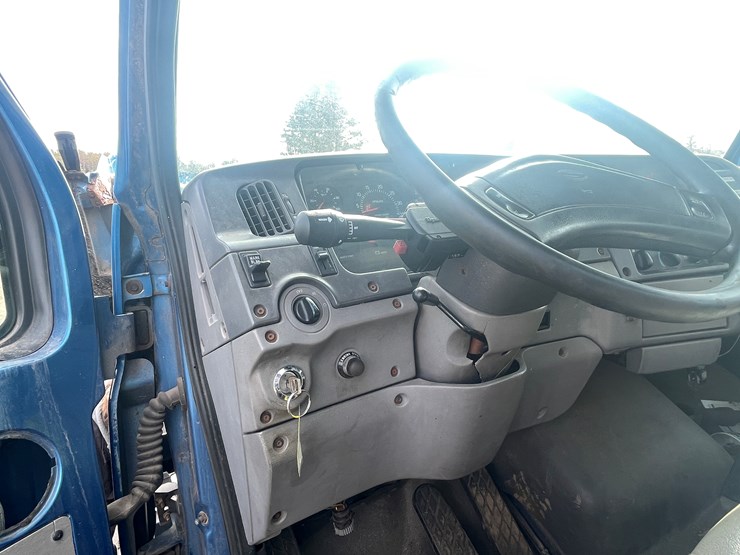 #242-•-2000-sterling-truck-tractor-(has-mn-title)-(mora,-mn)-image-62