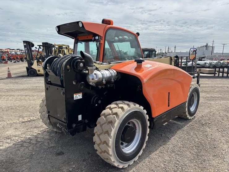 2017-jlg-g5-18a-image-3