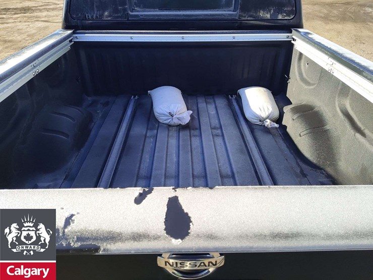 2015-nissan-titan-image-16