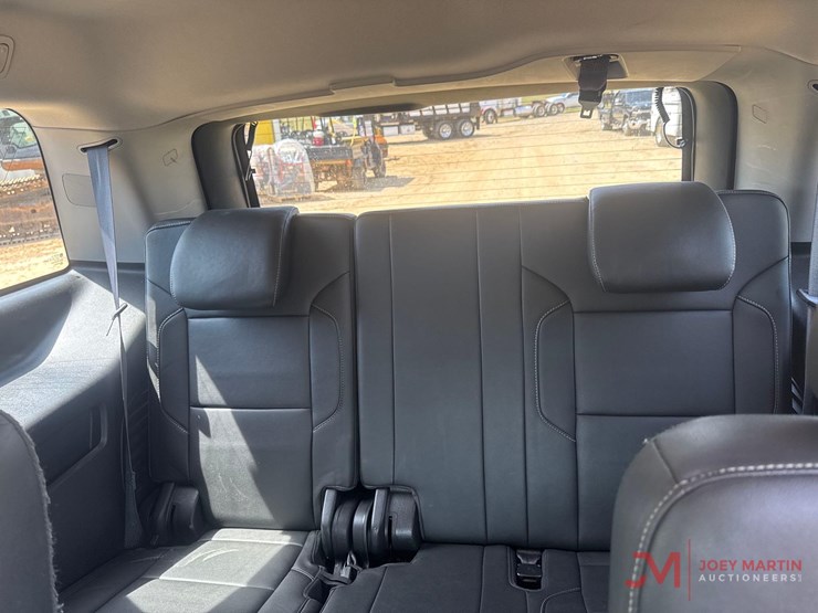 2016-chevrolet-tahoe-image-17