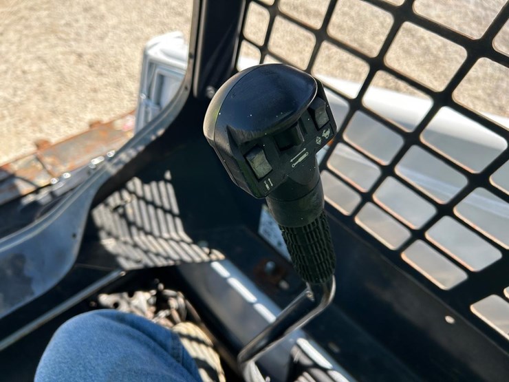 2016-bobcat-t450-image-24