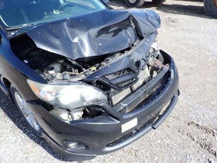 damaged-2013-toyota-corolla-sedan-2t1bu4ee1dc92192-image-17