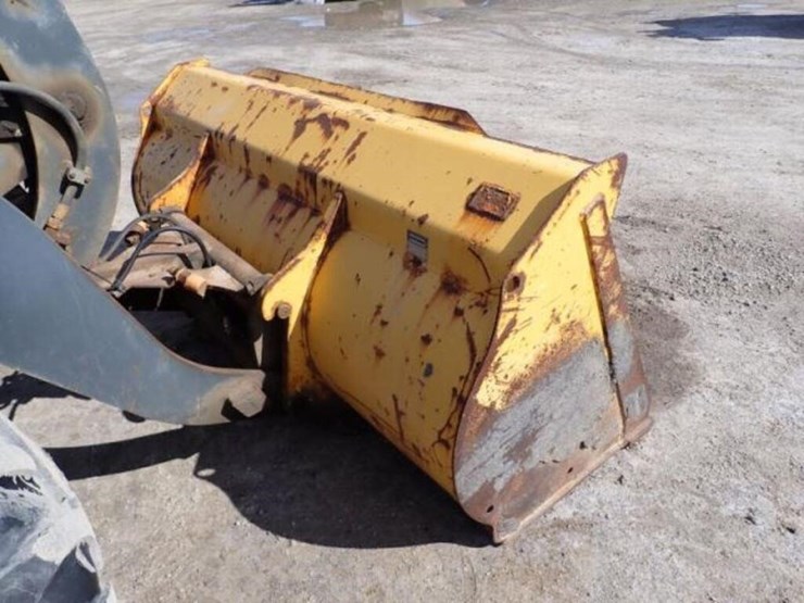 2014-deere-324j-image-27