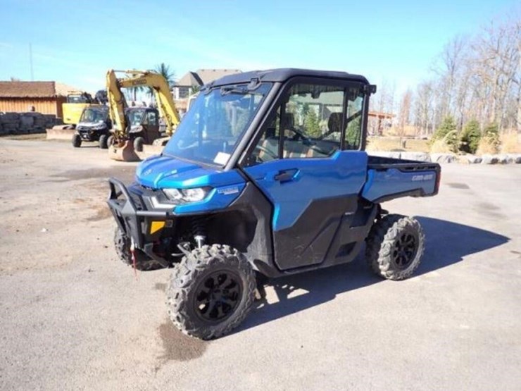 2022-can-am-defender-limited-hd10-4x4-side-by-side-image-1