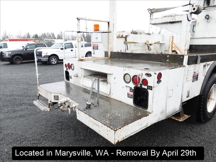 2003-freightliner-fl80-image-2