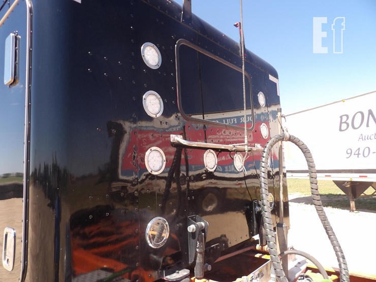 2008-peterbilt-389-image-8