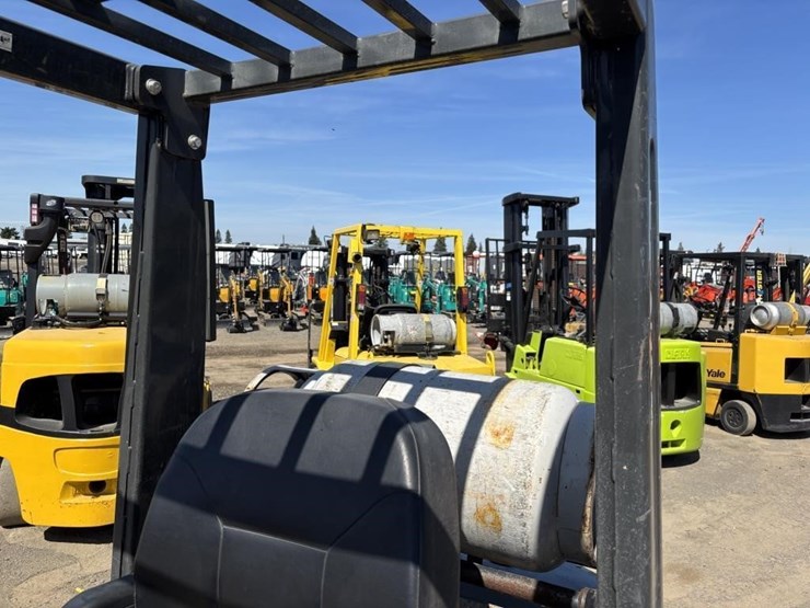 2011-nissan-mcp1f2a25lv-image-26