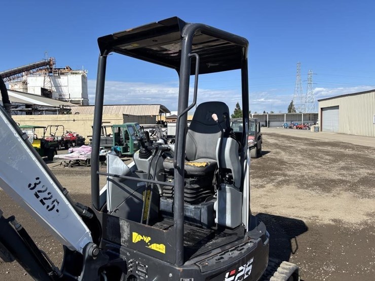 2020-bobcat-e26-image-24