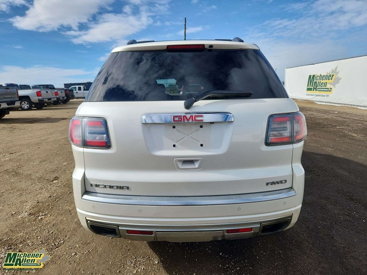 2014-gmc-acadia-denali-image-7